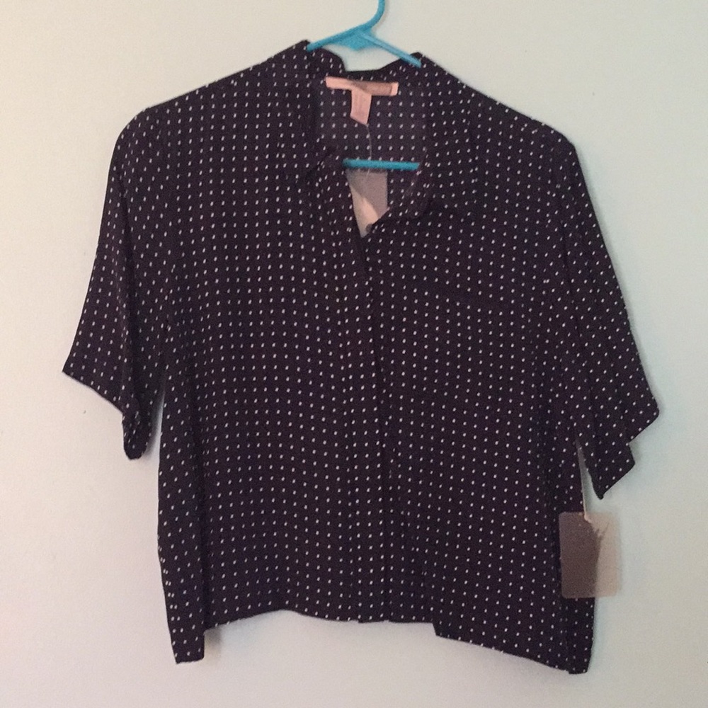 Blue polka dot cropped collared top